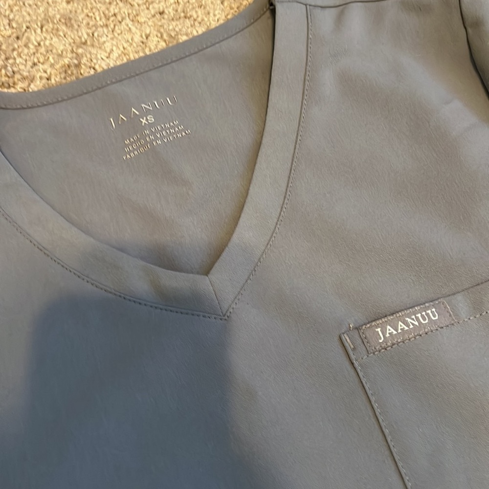 TWO Jaanuu XS Grey scrub tops